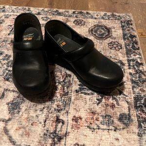 Dansko XP 2.0- size 36. Great shape. Black.
